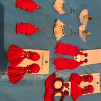 Lotto sette orecchini con nappe