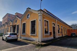Immobile di 911 m² con 1 locale a Milano