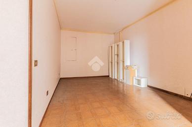 4 LOCALI A CAPRANICA