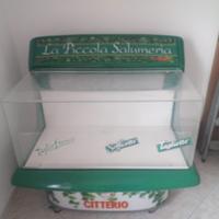 vetrina per salumi e formaggi