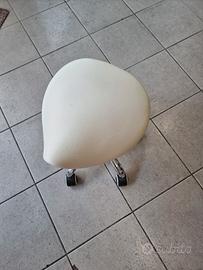 Sgabello con rotelle 