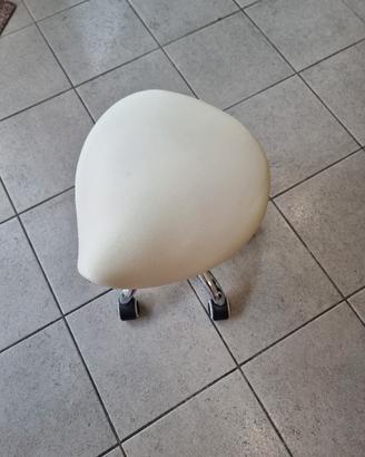 Sgabello con rotelle 