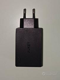 caricatore aukey tre entrate usb 