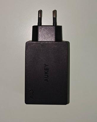 caricatore aukey tre entrate usb 