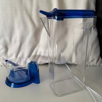I Guzzini in blu, formaggiera e caraffa