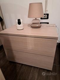 letto matrimoniale, comó e comodini 