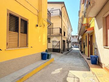 2 LOCALI A BOTRICELLO