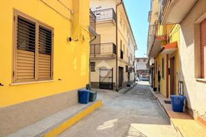 2 LOCALI A BOTRICELLO