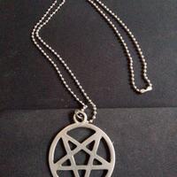 Collana Con Ciondolo a Forma di Pentacolo in Accia