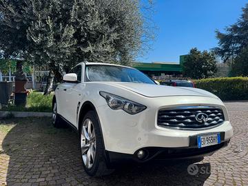 INFINITI FX30 / QX70D S GT PREMIUM – FULL OPTIONAL