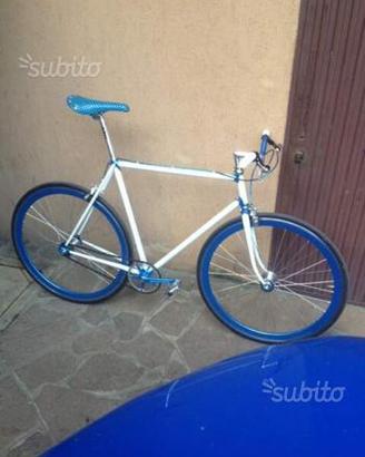 Bicicletta a scatto fisso fixed