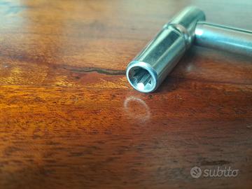 attrezzo per accordare pianoforte