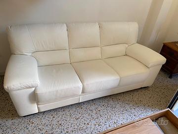 Divano Poltronesofà in perfetto stato anno 2024