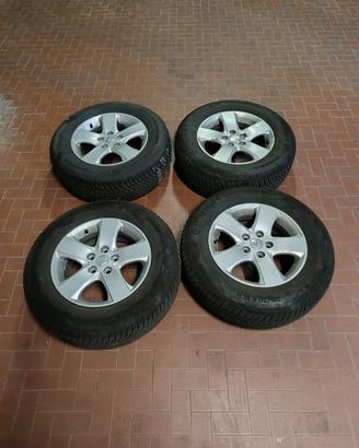 Gomme con cerchi Suzuki gran Vitara
