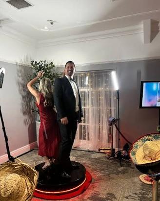 Photo Booth Spinner 360 & Caricature