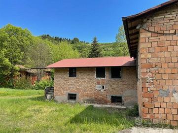 Rustico / Casale di 600 m² con 5 locali e box auto
