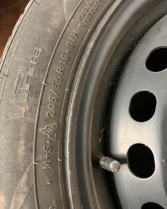 Pneumatici invernali 4 ruote complete