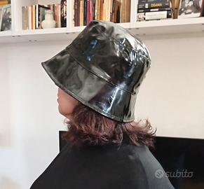 Cappellino nero impermeabile. OVS. Taglia M