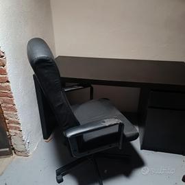 scrivania e sedia regolabile Ikea wenge'