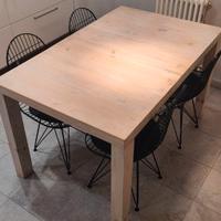 Tavolo massello con sedie