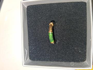 Anello in caucciù. Metà oro giallo e metà verde