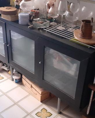 mobile basso ikea a sportelli a vetro