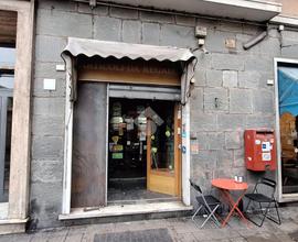 NEGOZIO A GENOVA