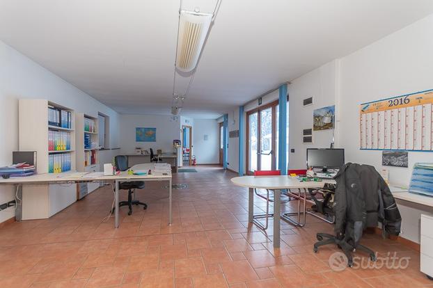 Ufficio con sala riunioni in