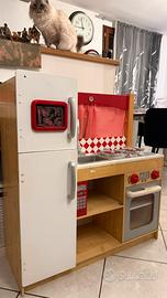 Cucina giocattolo multifunzionale in legno