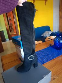 stivali alti al ginocchio