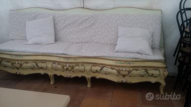 Panca in legno con cuscini