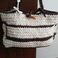 borsa fatta amano uncinetto con fettuccia