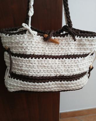 borsa fatta amano uncinetto con fettuccia