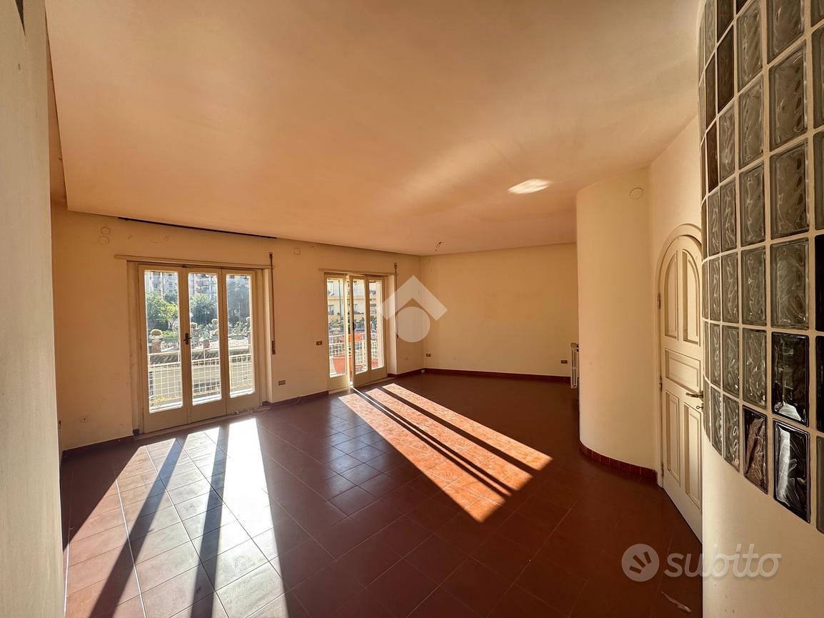 Apartment in Napoli, Materdei, Municipalità 2 - Altro