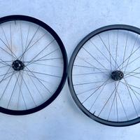 Ruote assemblate a mano Novatec/Sapim.