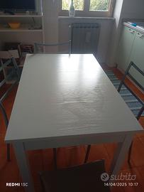 Tavolo non estendibile e 4 sedie