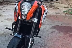 ktm duke 125 GRIPPATO