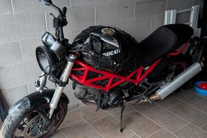 Ducati Monster 695