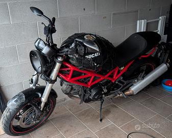 Ducati Monster 695