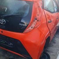 Toyota Aygo 2016 portiera portellone ponte Ricambi