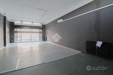 NEGOZIO A PALAZZOLO SULL'OGLIO