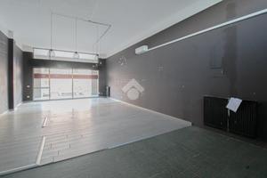 NEGOZIO A PALAZZOLO SULL'OGLIO