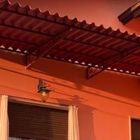 Pensilina di copertura con struttura in ferro