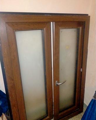 Finestra PVC Noce 96,5x133,5 - Anta Ribalta nuova