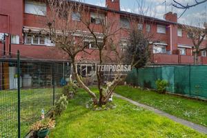 VILLETTA A SCHIERA CON GIARDINO E BOX DOPPIO !!