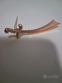 spilla in oro 750  a forma di spada