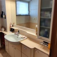 Bagno 170 cm con lavandino, specchiera e pensile
