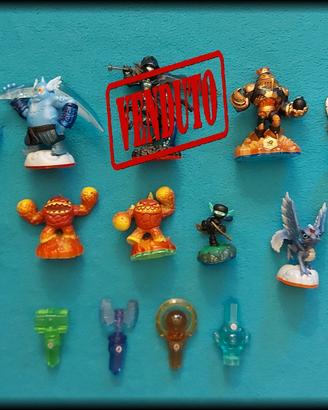 SKYLANDERS 9 PERSONAGGI ASSORTITI + 4 OGGETTI