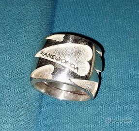 anello Pianegonda a fascia in argento cuori