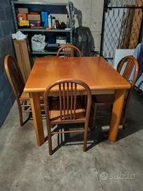 Tavolo e 4 sedie